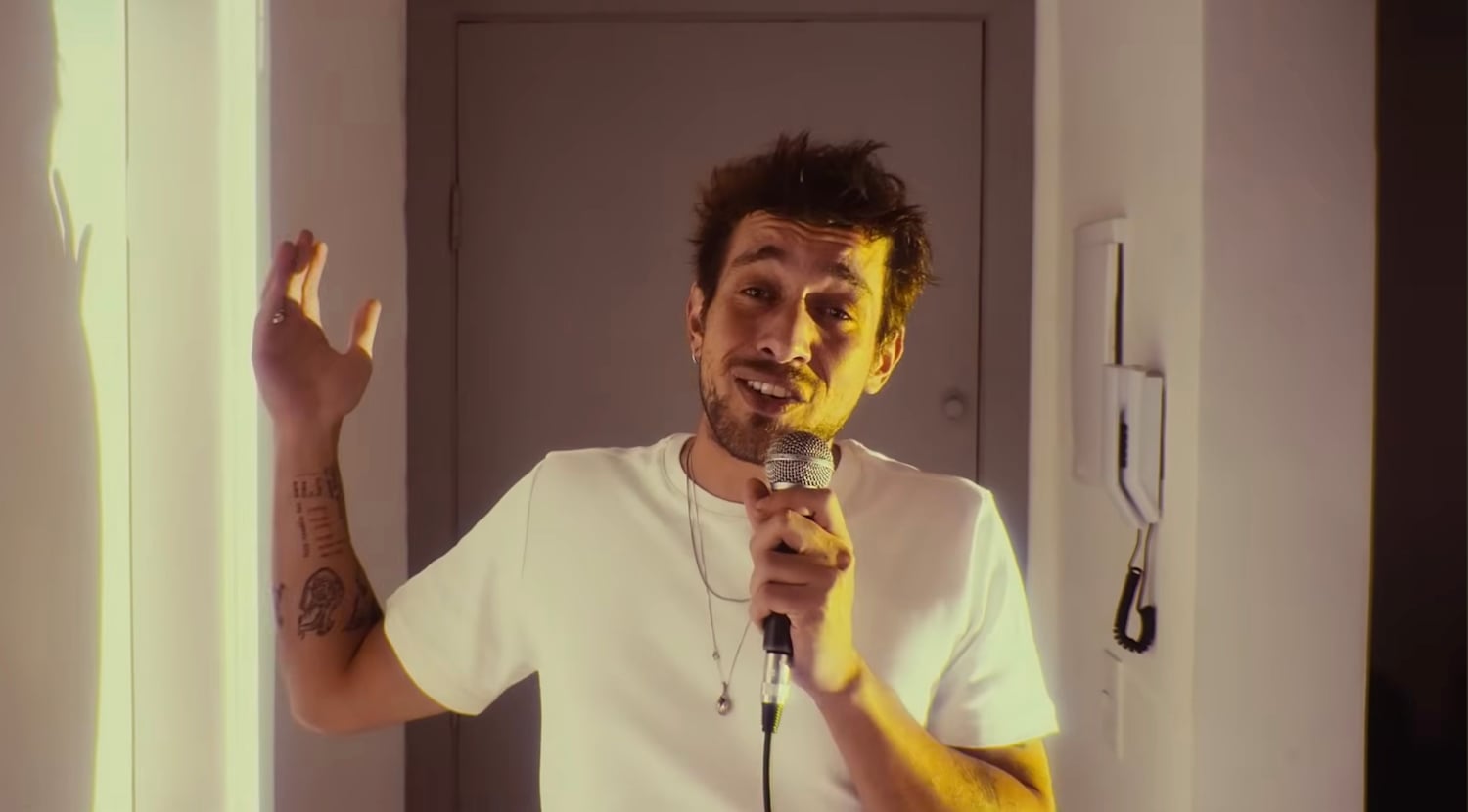 Matheus Torres no clipe de 