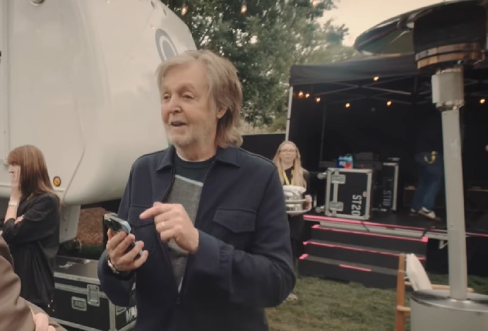Paul McCartney diz ter recebido de Steve Jobs o primeiro iPhone da Inglaterra