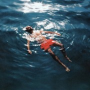 Silva aposta em leveza e clima solar em novo disco; ouça "Rolidei" Silva aposta em leveza e clima solar em novo disco; ouça "Rolidei"