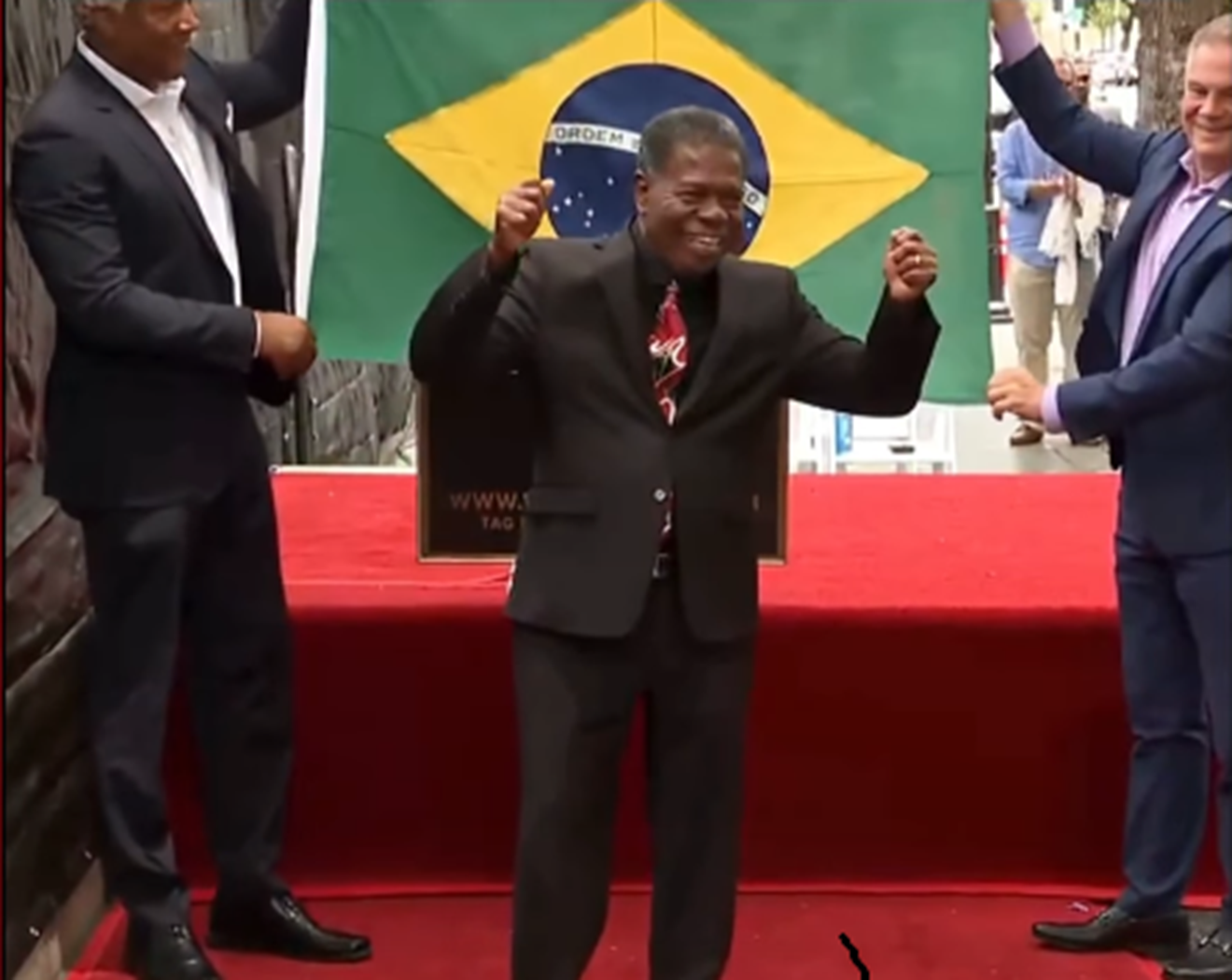 Paulinho da Costa entra para a história como primeiro brasileiro na Calçada da Fama de Hollywood