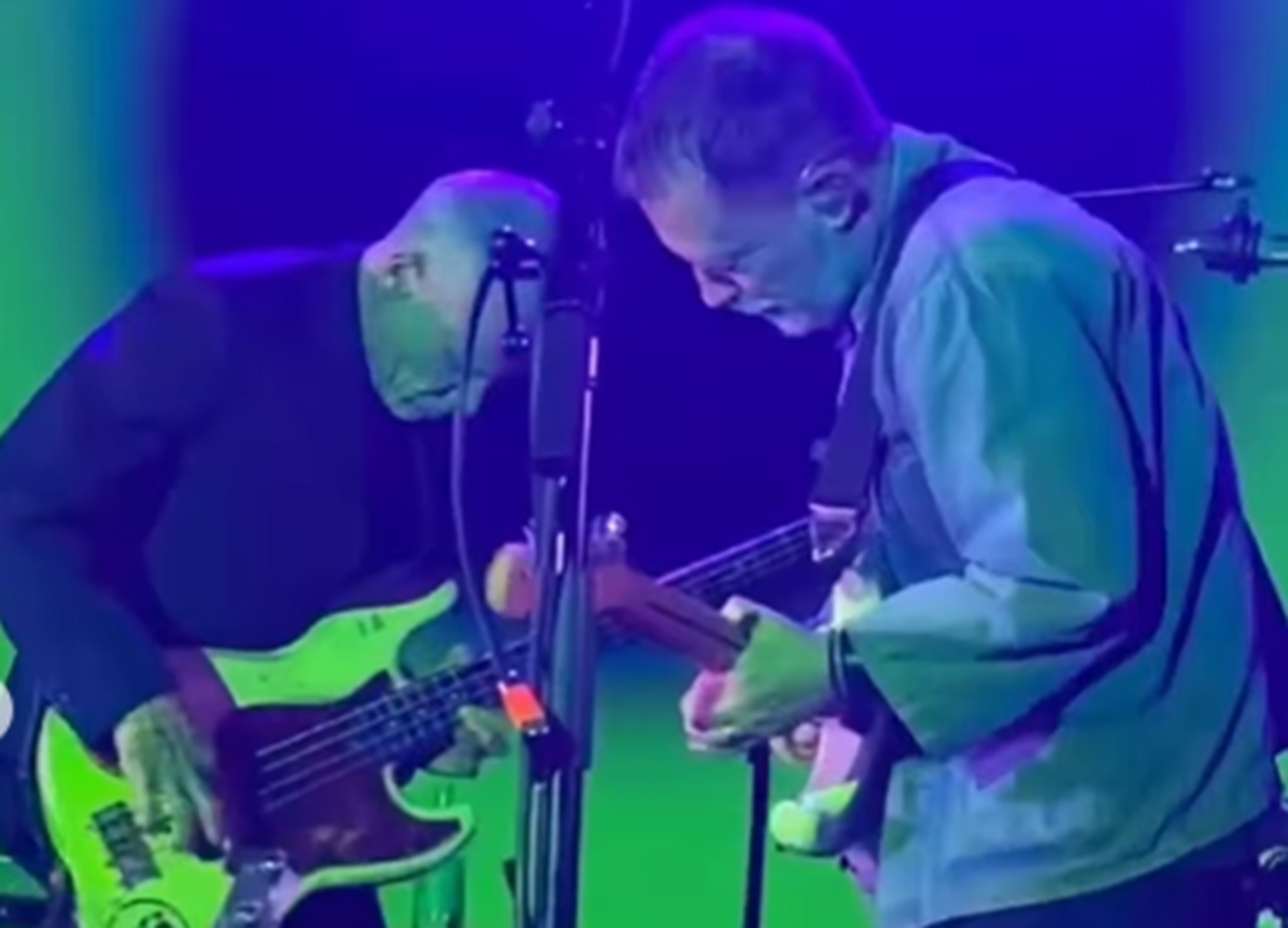 Thom Yorke e Flea retomam parceria histórica durante show em Londres