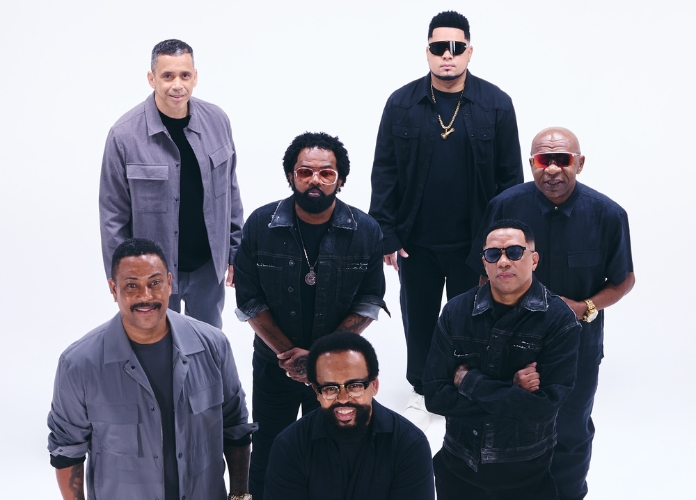 Xande de Pilares e Grupo Revelação, em foto por Fernando Young