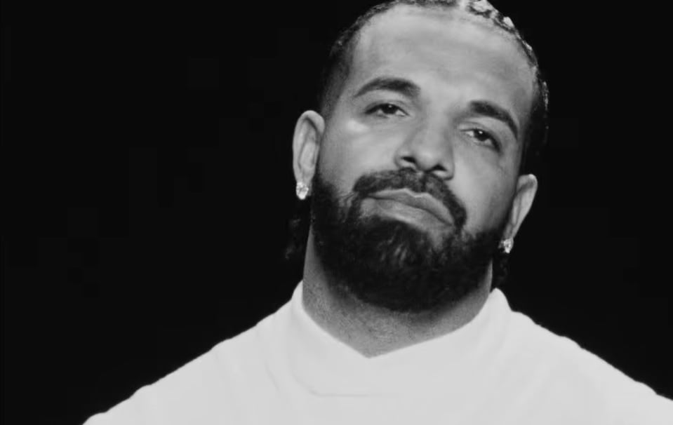 Drake surpreende os fãs e lança três novos discos