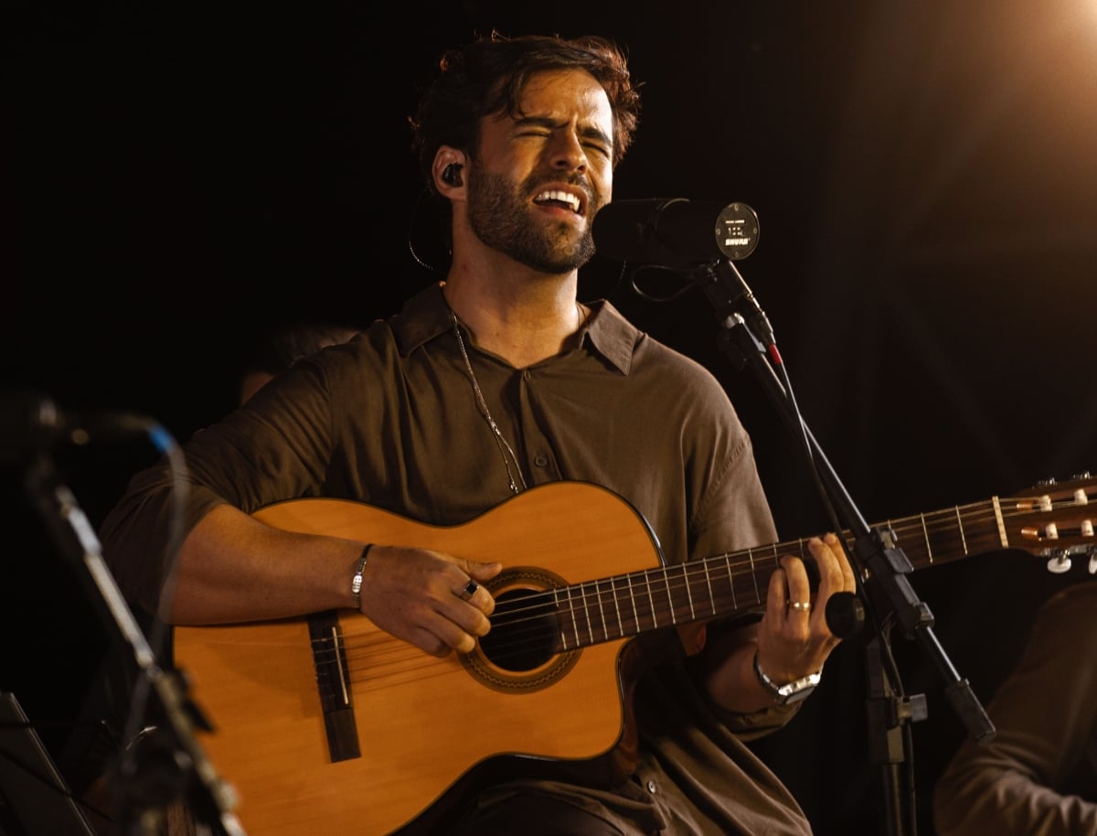Felipe Alcântara monta playlist para o Dia das Mães