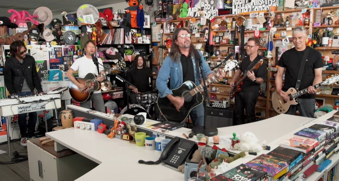 Foo Fighters escolhe clássicos e músicas novas para sua estreia no Tiny Desk; veja