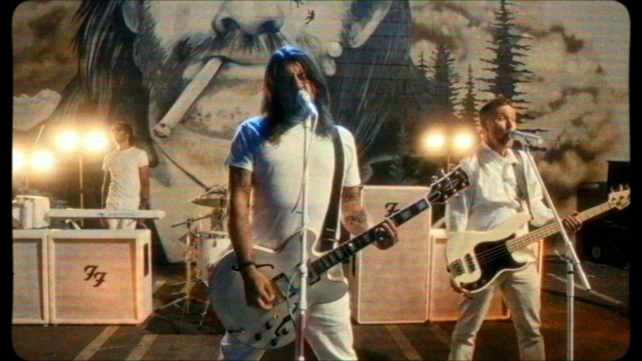 Foo Fighters homenageia Lemmy Kilmister no clipe do single “Spit Shine”; veja