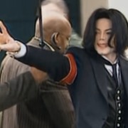 Michal Jackson: Netflix anuncia série documental sobre julgamento do cantor por abuso infantil Michal Jackson: Netflix anuncia série documental sobre julgamento do cantor por abuso infantil