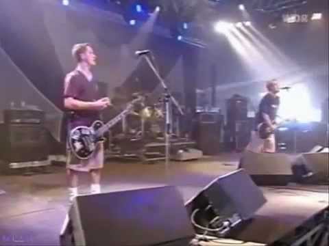 Raridade máxima: Foo Fighters toca No Use For A Name em bela homenagem a Tony Sly; assista
