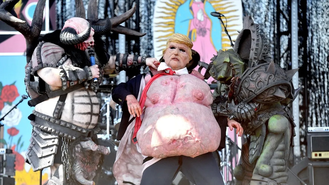 Banda de Rock diz que foi perseguida após estripar boneco de Trump em show