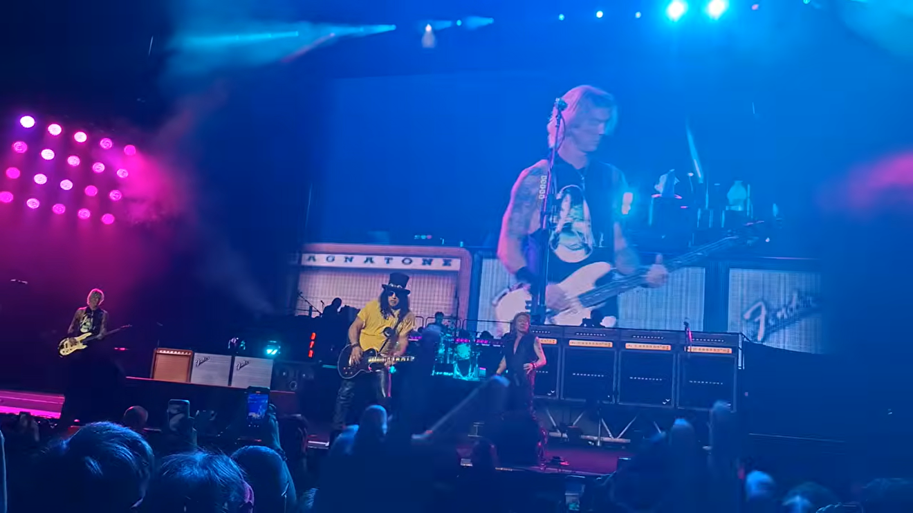 Guns N' Roses toca música de seu primeiro disco com Slash e Duff pela primeira vez em quase 40 anos