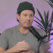 blink-182 quase batizou disco clássico com trocadilho com o Rio de Janeiro