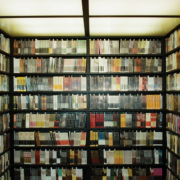 Site recria o famoso Criterion Closet e permite explorar clássicos do cinema em ambiente virtual Site recria o famoso Criterion Closet e permite explorar clássicos do cinema em ambiente virtual