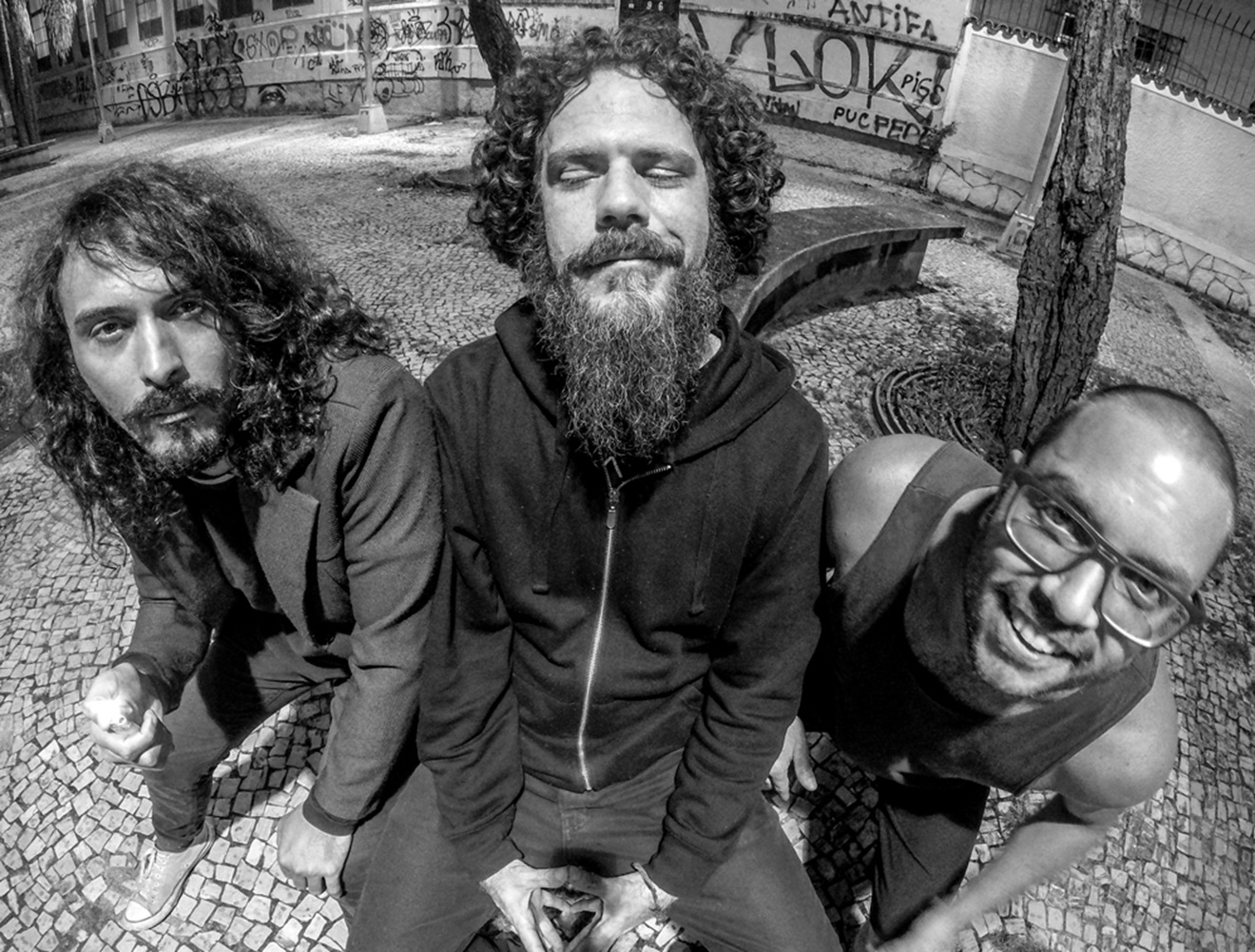 Muzgo explora a urgência do inconsciente moderno no single de estreia “Imediatamente”