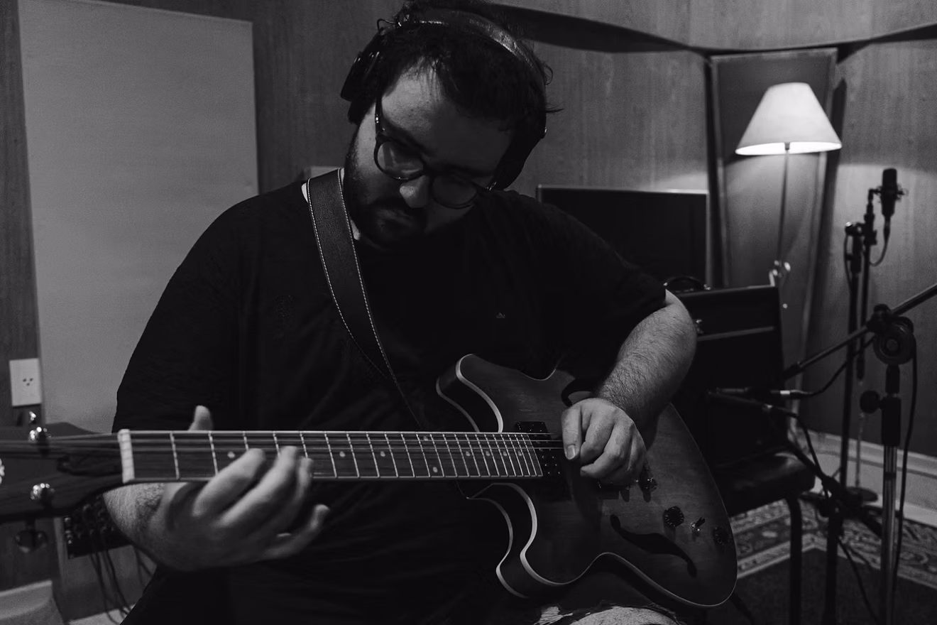 AMESLARI apresenta "Absence" e "A Billion Different Ways To Find You"