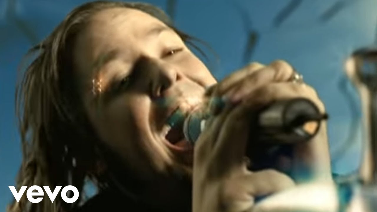 Lauren Christy, compositora que fez os maiores hits de Avril Lavigne, relembra bastidores de trabalho com o KoRn