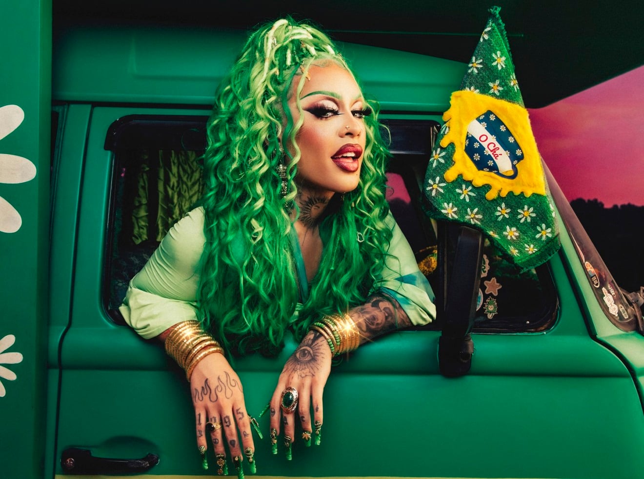 Gloria Groove Rescues Organic Sound in New Project and Reveals Behind the Scenes of "O Chá"