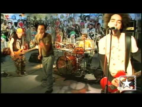 Muito peso: relembre o dia em que Junior e Champignon homenagearam Seu Jorge