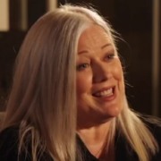 Compositora que fez os maiores hits de Avril Lavigne relembra bastidores de trabalhar com o KoRn