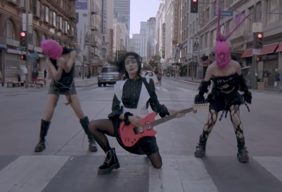 Pussy Riot anuncia disco de estreia e lança parceria com Avenged Sevenfold