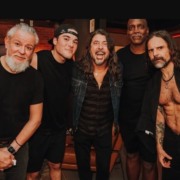 Sepultura recebe Dave Grohl em seu último show nos Estados Unidos Sepultura recebe Dave Grohl em seu último show nos Estados Unidos