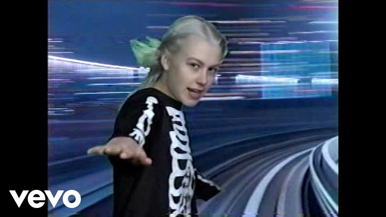 A espera acabou: Phoebe Bridgers anuncia seu terceiro álbum de estúdio, “Lost Weekend”
