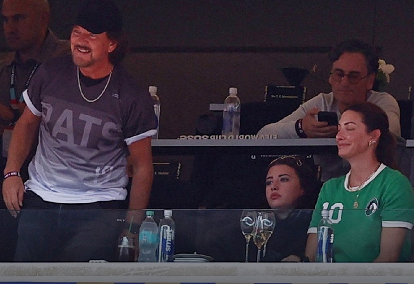 Hidratação com cerveja e camisa do Pelé Eddie Vedder curtiu a Copa do Mundo