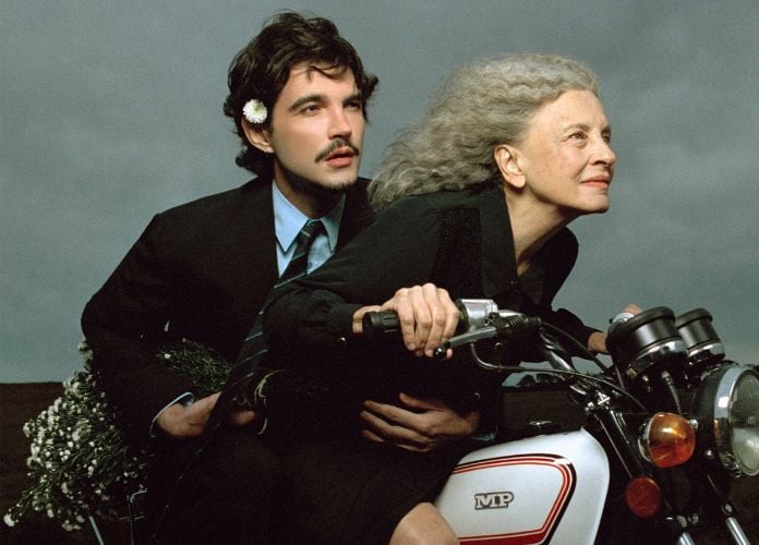 Capa de “Memórias Póstumas” | Foto por Hugo Comte