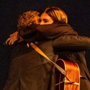 Olivia Vedder homenageia Glen Hansard após tragédia Tive 22 anos com um tio Olivia Vedder homenageia Glen Hansard após tragédia Tive 22 anos com um tio