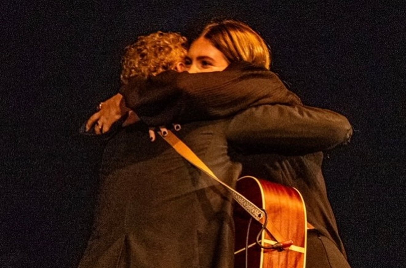 Olivia Vedder homenageia Glen Hansard após tragédia Tive 22 anos com um tio