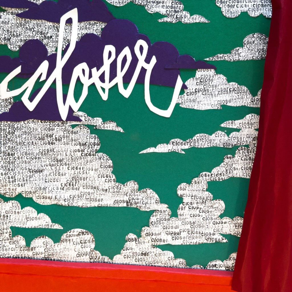 Capa do single "Closer", parceria da banda The Linda Lindas com Hayley Williams