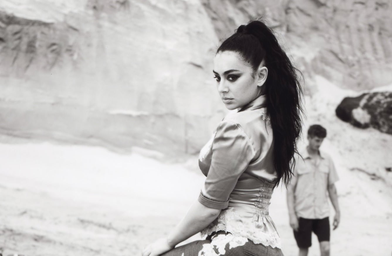 As 5 melhores músicas de Charli XCX segundo ela mesm