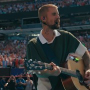 Filho de John Lennon elogia Justin Bieber após show na final da Copa Filho de John Lennon elogia Justin Bieber após show na final da Copa
