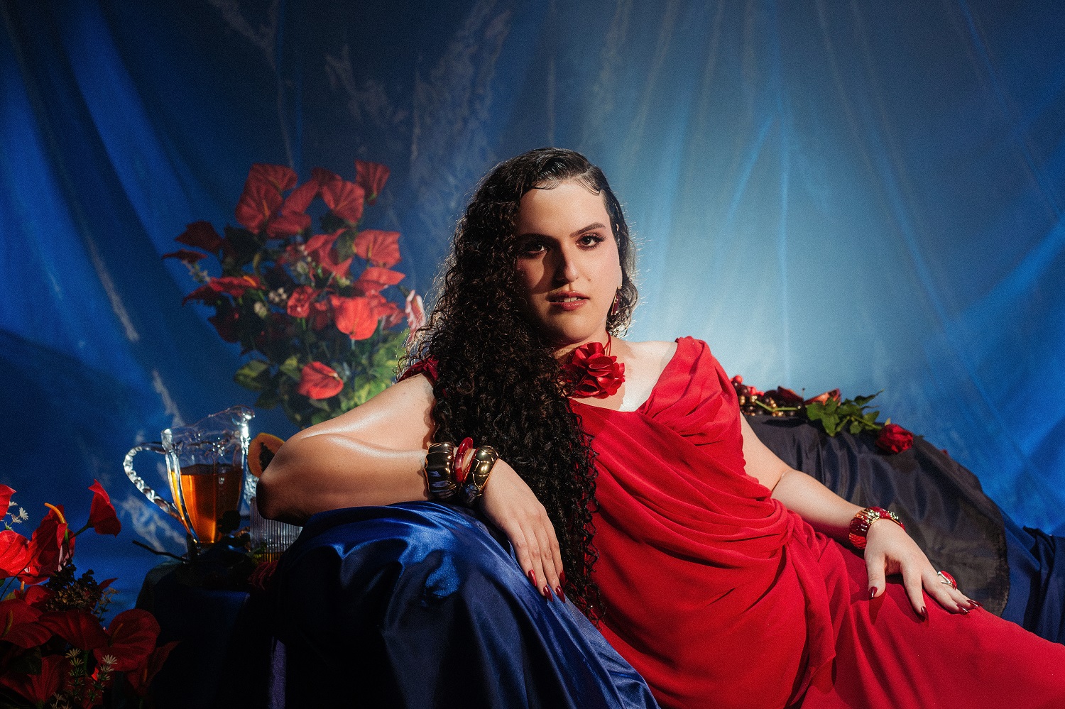 Leffs apresenta universo íntimo e potente em seu disco de estreia, 