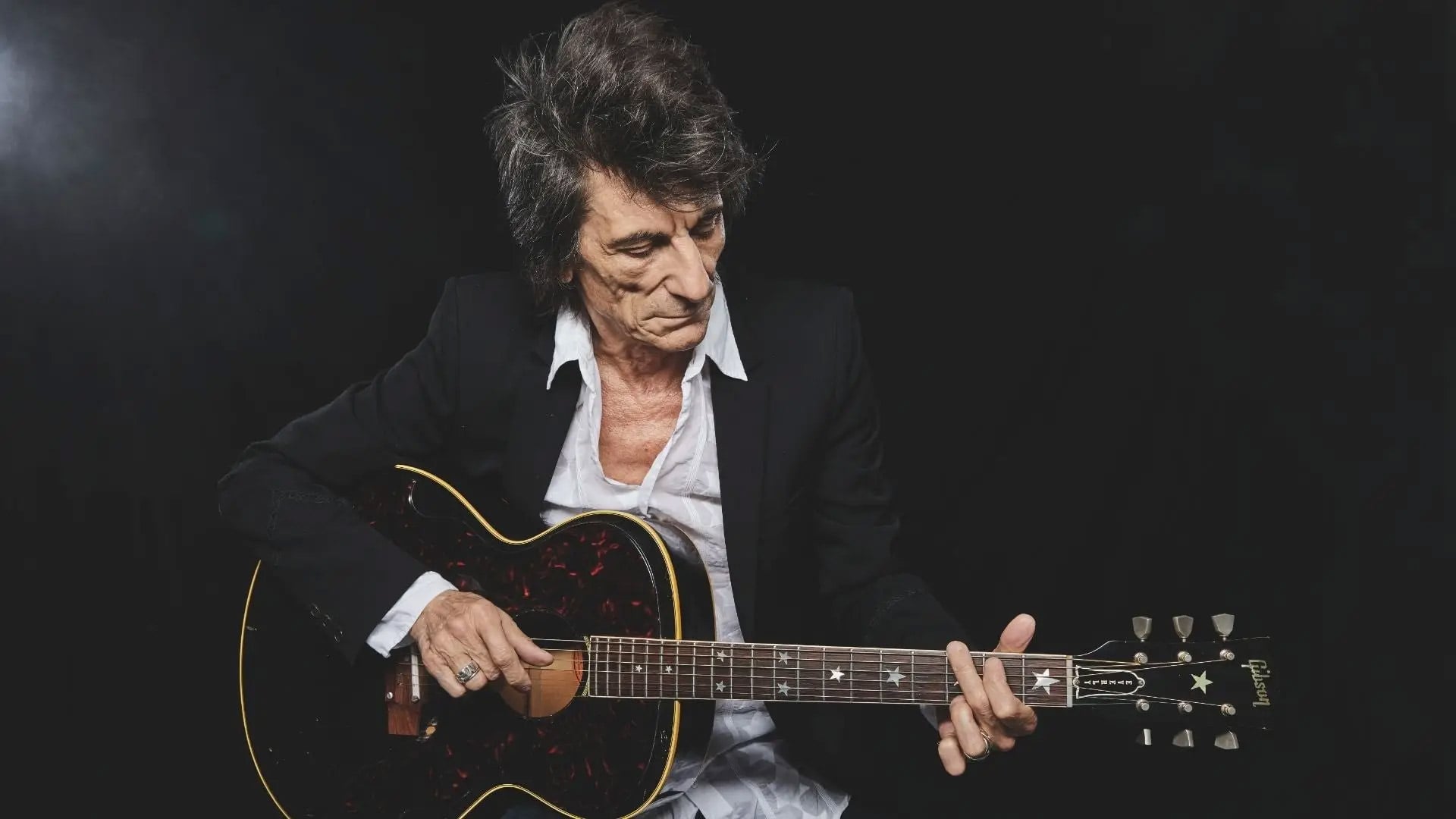 Ronnie Wood, dos Rolling Stones, vem ao Brasil em 2026
