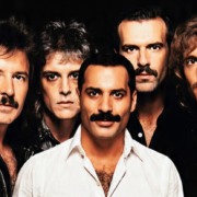 Brian May critica inteligência artificial após Meta AI errar capa do disco The Game Brian May critica inteligência artificial após Meta AI errar capa do disco The Game
