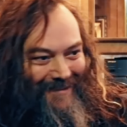 O músico que era "Deus em forma física" na Terra segundo Max Cavalera