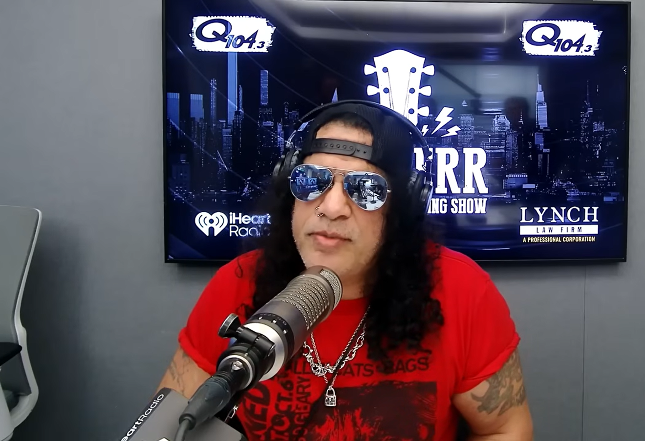 Slash destaca facilidade para novos guitarristas e revela influências de Hendrix e Gilmour