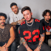 HEVO84 revisita hits dos anos 2000 no projeto “EMO VIVE Nostalgia”
