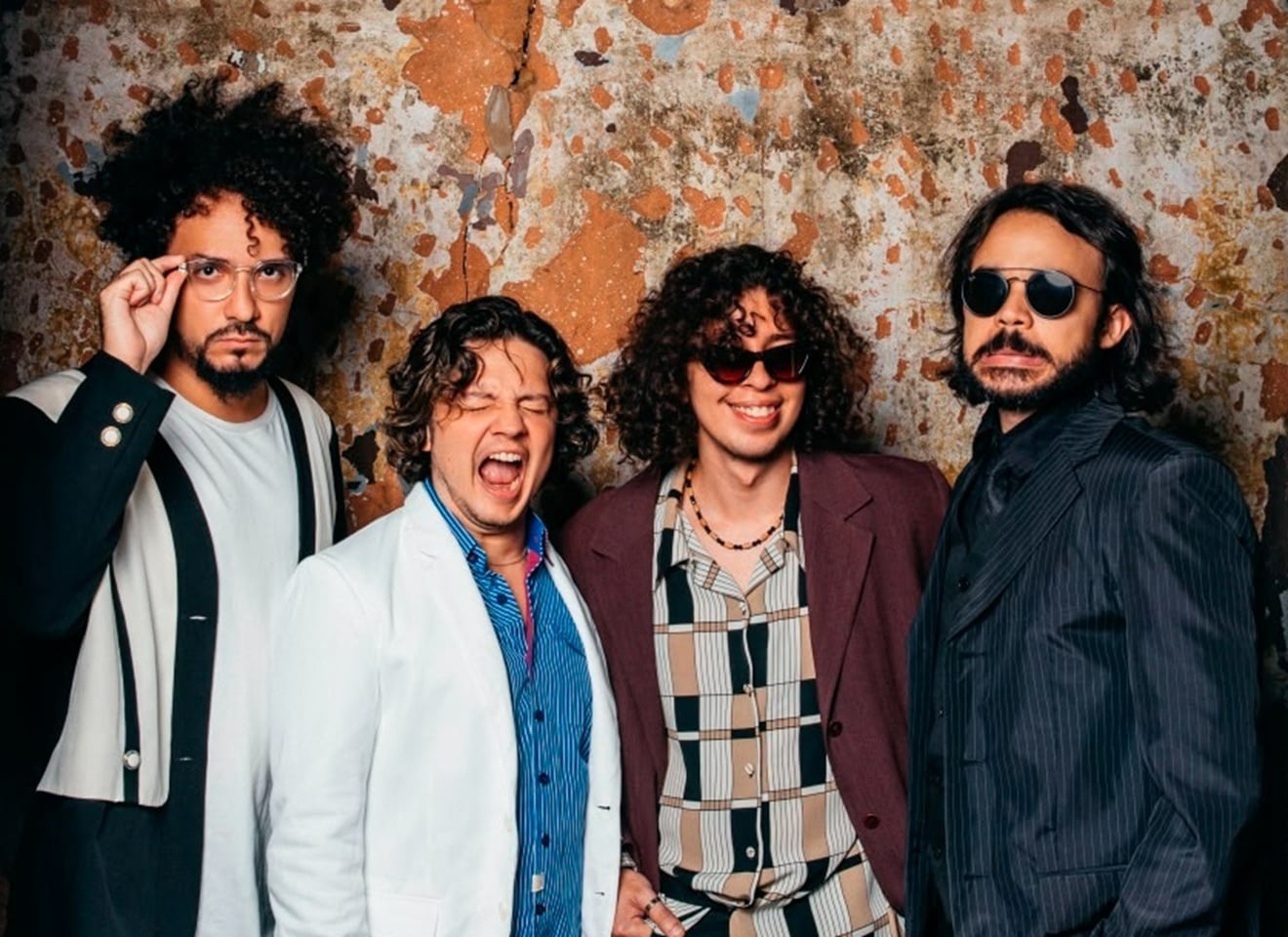 Selvagens à Procura de Lei aprofunda conceito de novo álbum com o single “Eu Não Moro Mais Aqui”