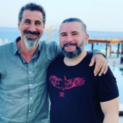 Serj Tankian diz que colega de System Of A Down é “ex-Trumpista” Serj Tankian diz que colega de System Of A Down é “ex-Trumpista”