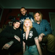 Exclusivo: Deb and the Mentals aposta em som mais agressivo explorando elementos do Hardcore no novo EP “STUCK” Exclusivo: Deb and the Mentals aposta em som mais agressivo explorando elementos do Hardcore no novo EP “STUCK”