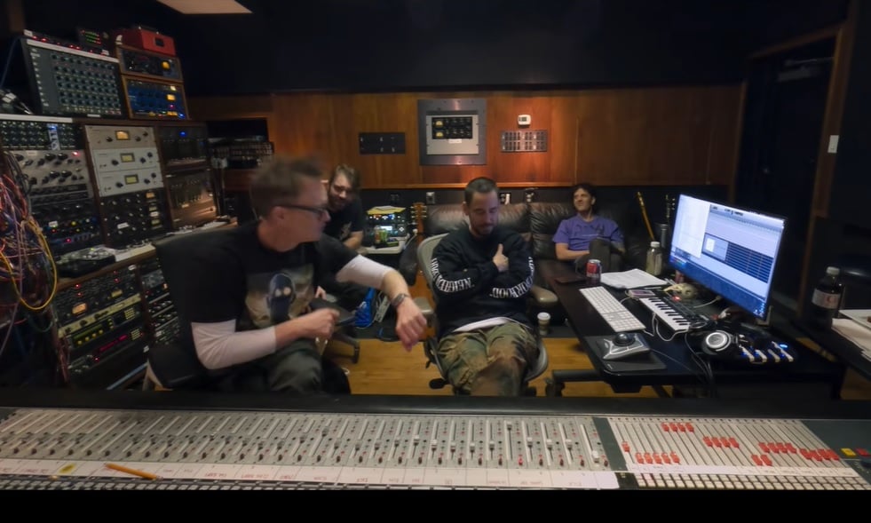 Mark Hoppus se arrepia ouvindo Linkin Park e Mike Shinoda fica emocionado
