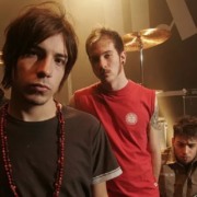 Baterista do NX Zero diz por que não gosta do primeiro disco da banda