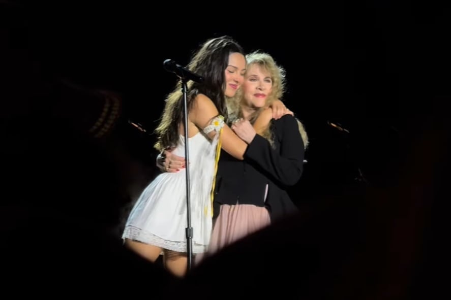 Olivia Rodrigo faz performances especiais com Stevie Nicks e Alanis Morissette durante seu festival beneficente