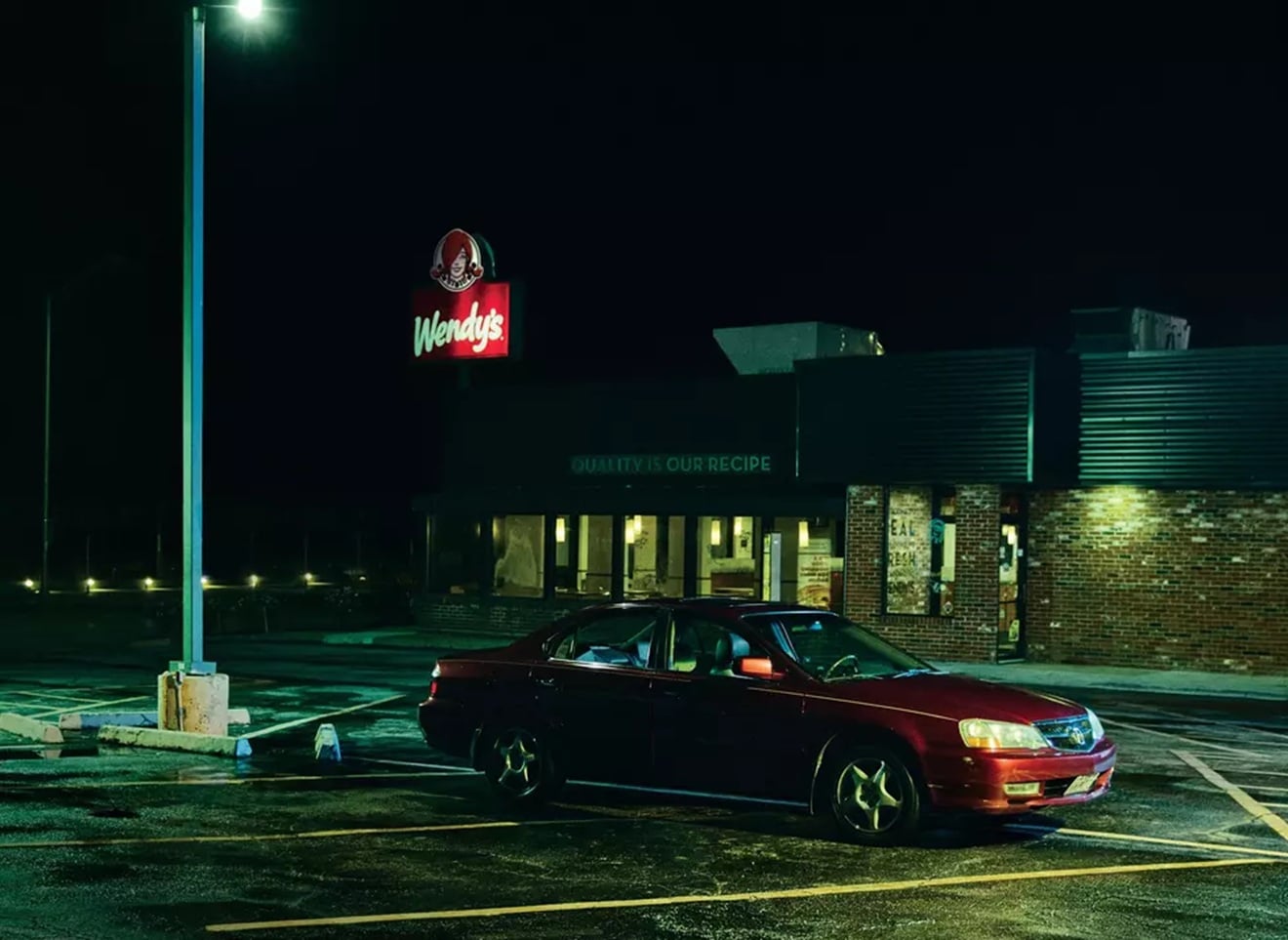 Rede de fast food dos EUA lança disco Emo com astros do gênero