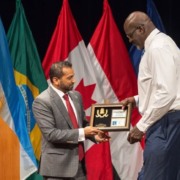Shaq, ícone da NBA e DJ, se torna agente do FBI Shaq, ícone da NBA e DJ, se torna agente do FBI