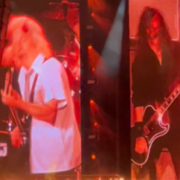 Vídeo: Dave Grohl realiza sonho de infância e toca “Highway To Hell com o AC/DC Vídeo: Dave Grohl realiza sonho de infância e toca “Highway To Hell com o AC/DC