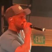 Filha de ScHoolboy Q troca show do pai por apresentação de Mac DeMarco em Los Angeles Filha de ScHoolboy Q troca show do pai por apresentação de Mac DeMarco em Los Angeles