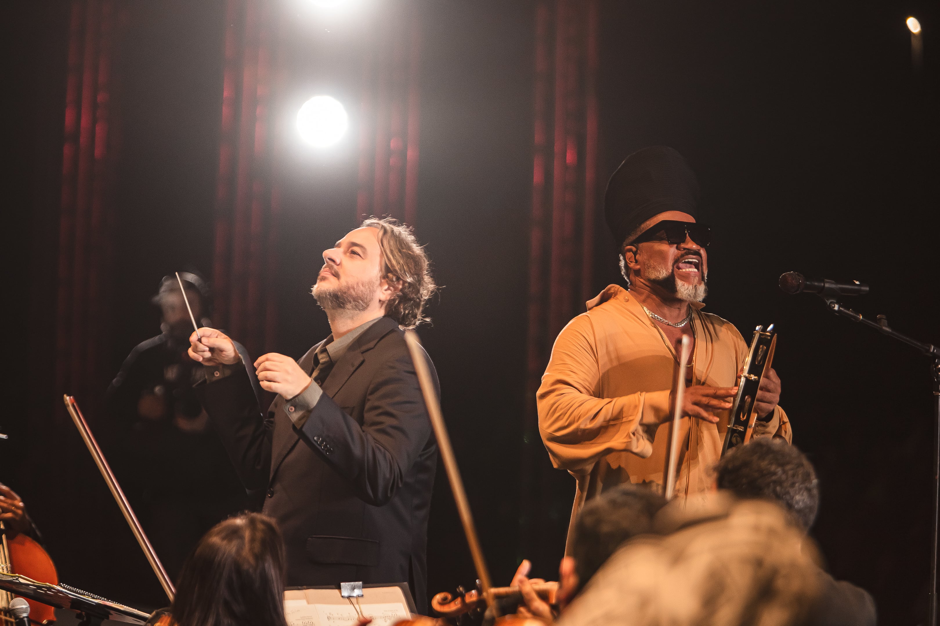 Carlinhos Brown com a Orquestra Ouro Preto