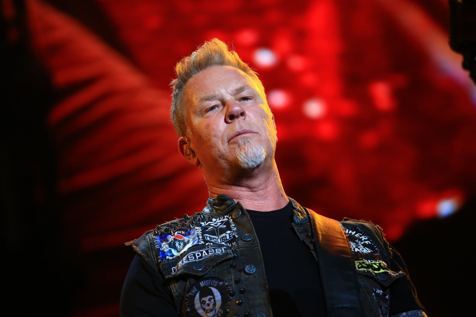 "Sem besteiras": James Hetfield alfineta outros artistas e garante que foco do Metallica é apenas a música